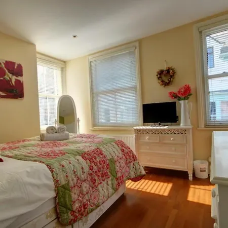 The Little Angel Feriehus